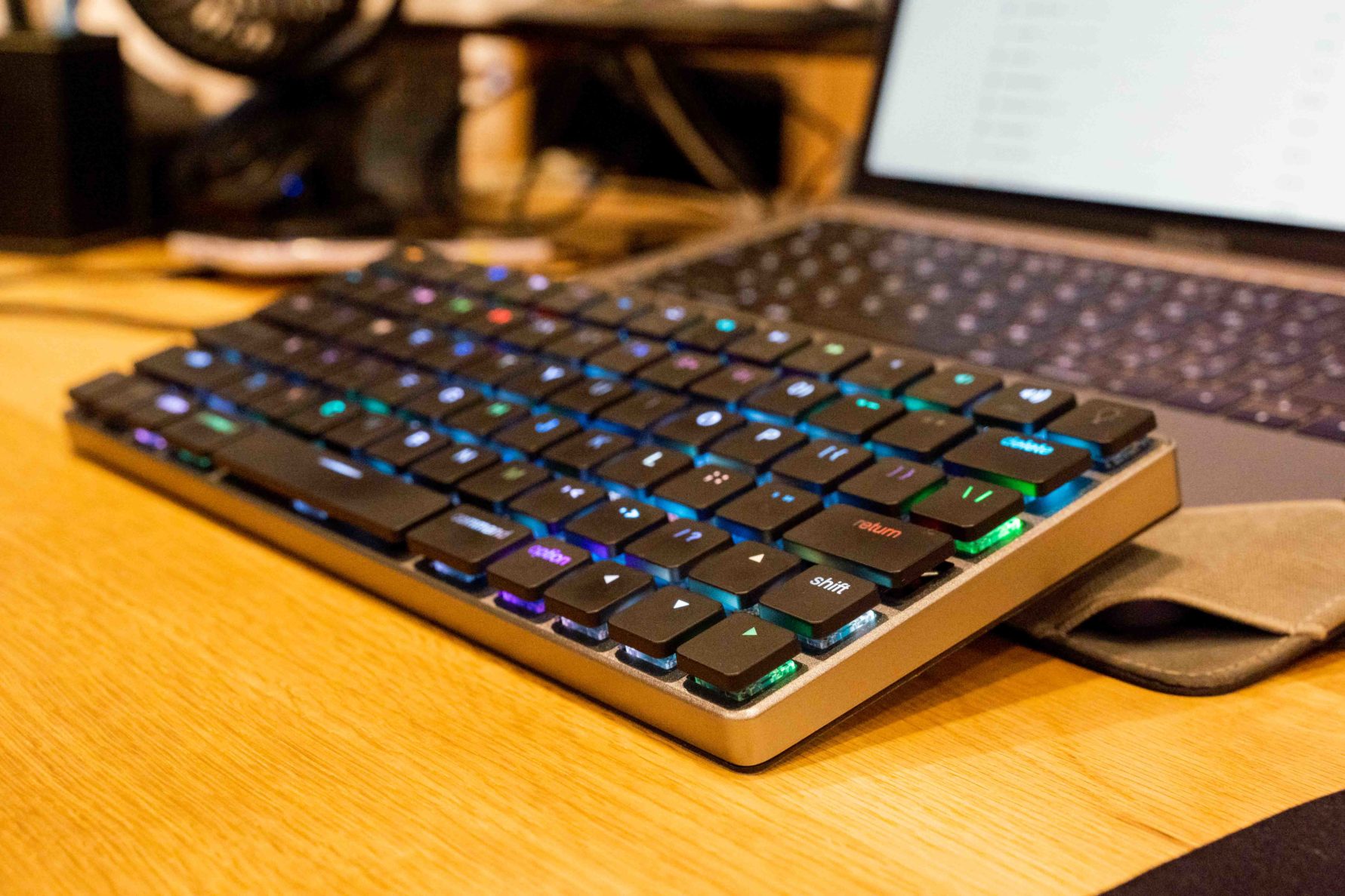 エンジニアのこだわりキーボード特集 (既製品編) - 2つに割れたキーボードで肩こり改善!? | Workship  MAGAZINE(ワークシップマガジン)